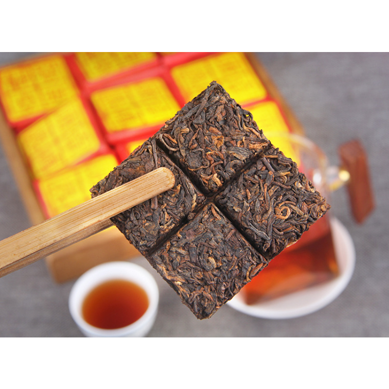 HelloYoung Cooked Tea Class Seal Golden Bud Ancient Tree Tea 36g * 10 Pu'er Tea Brick Old
