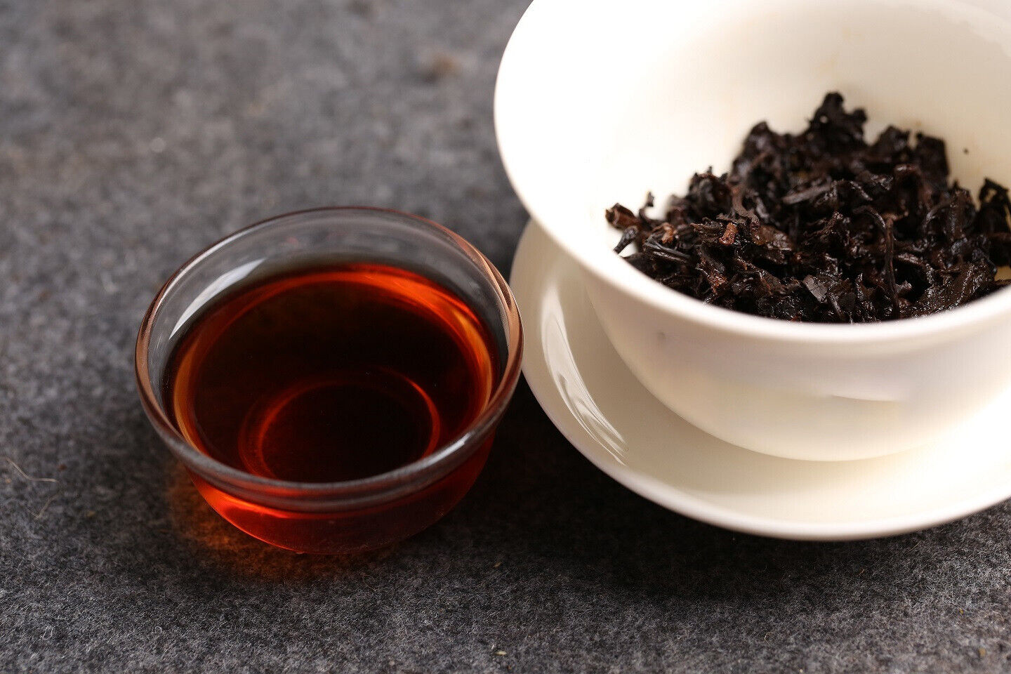 HelloYoung Yunnan Nuoxiang Tea Shen Yun Gu Shu Pu'er Tea 357g Cake Tea