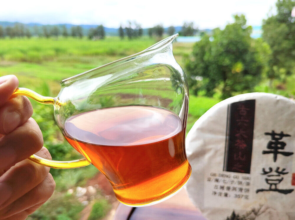 HelloYoung Pu'er Old Raw Tea Menghai Seven Cakes Yunnan Gedeng Yiwu Aged Old Raw Cake