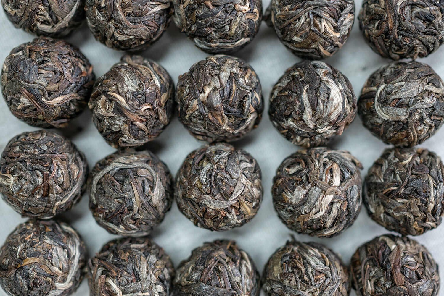 HelloYoung 500g 8g chacun Yiwu Dragon Pearl Pu-erh Raw Tea Handmade Dragon Pearl Tuocha