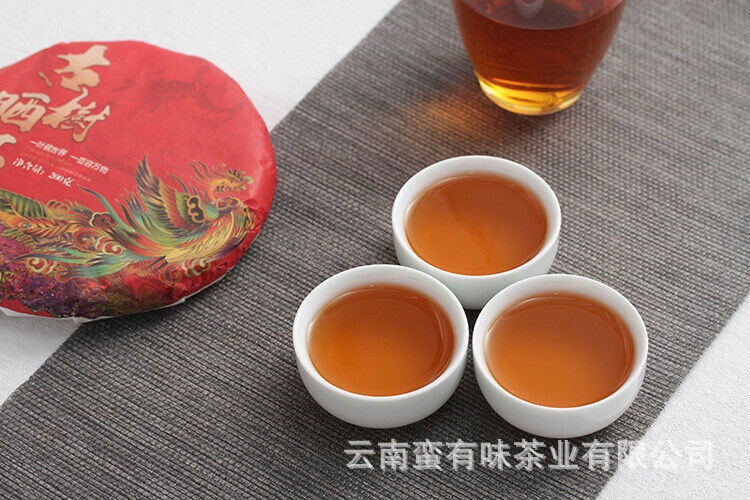 HelloYoung 200g cake tea Yunnan Dian Hong tea Fengqing black tea Ancient tree sun red