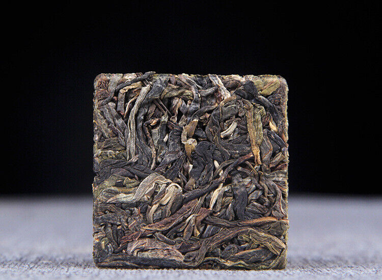 HelloYoung Small Icelandic Square Brick Pu-erh Raw Tea Flakes 小冰岛方砖普洱生茶薄片 22年头春古树茶云南普洱茶