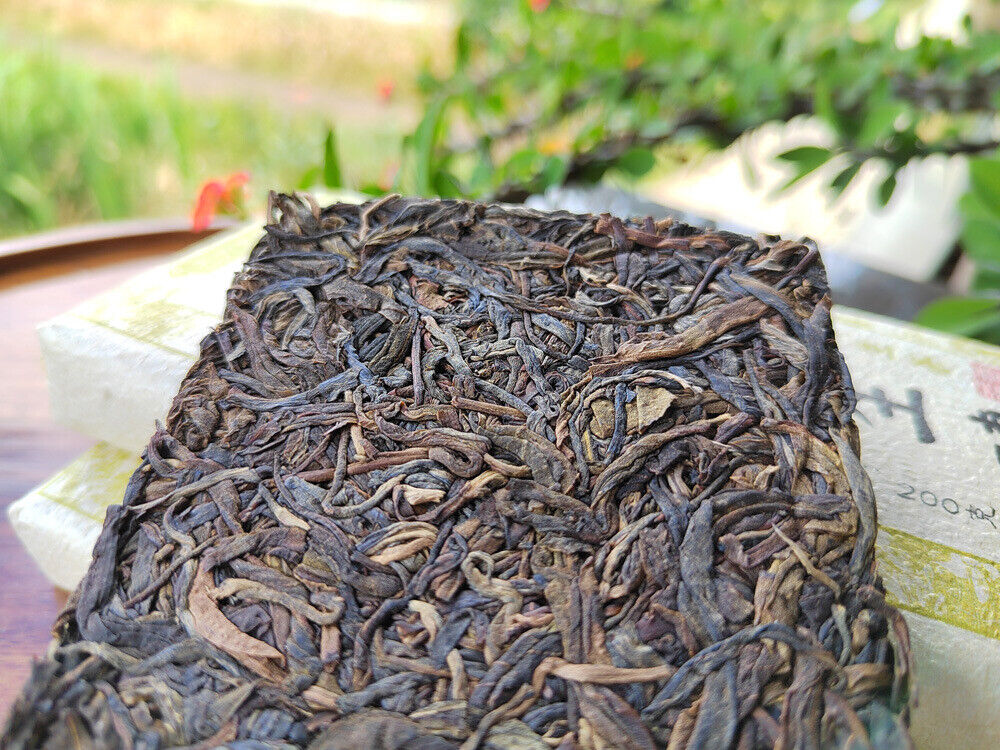 HelloYoung 200g YunNan Pu'er Old Tea Brick Tea Yiwu Old Raw Tea Aged Pu'er Raw Tea Brick