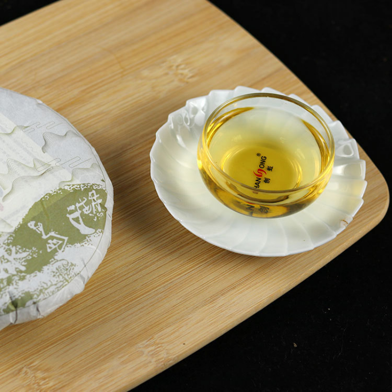 HelloYoung 200g Yunnan Pu'er tea raw tea Lincang Iceland ancient tree cake tea