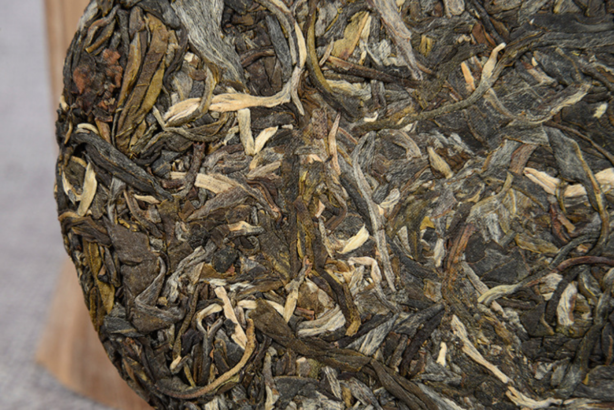 HelloYoung Yunnan Pu'er Tea 100g Icelandic Ancient Tree Raw Tea Cake Pu'er Raw Tea Cake