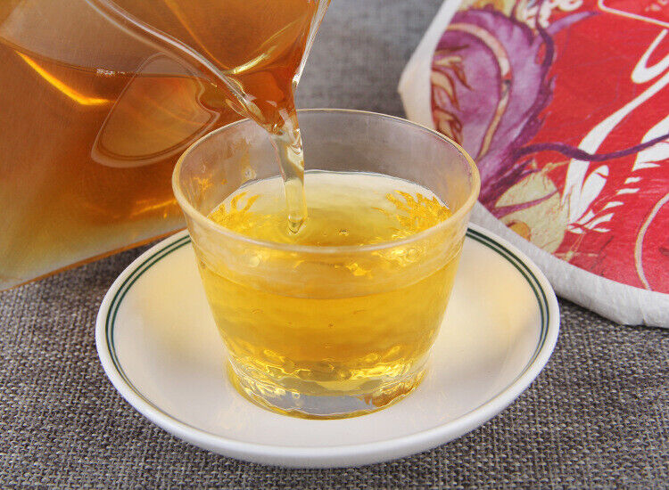 HelloYoung Nonpareil Organic Yunnan Golden Bud Cake Compressed Tea Dian Hong Black Tea 357g Secondary image