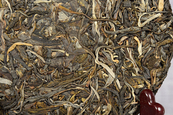 HelloYoung 200g Yunnan Pu'er Seven Seed Cake Tea High Pole Raw Tea Cake Early Spring Tea