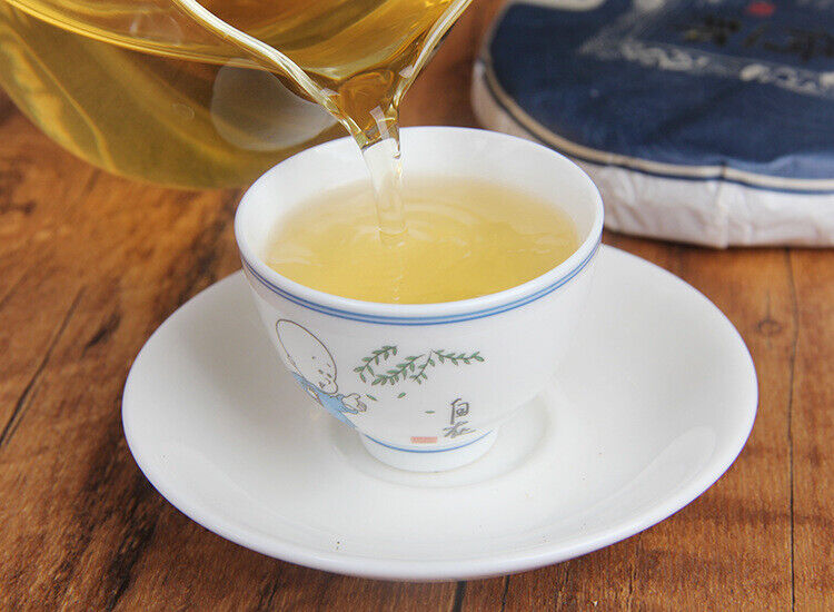 HelloYoung 200g Tea Cake Yunnan Pu'er Raw Tea Cake