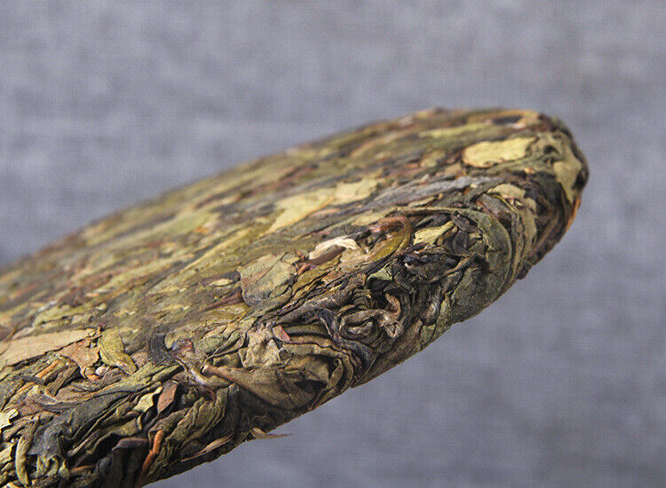 HelloYoung 357g Yunnan Pu'er Raw Tea Seven Seed Cake Tea Leaves Lincang Iceland Gold Leaf