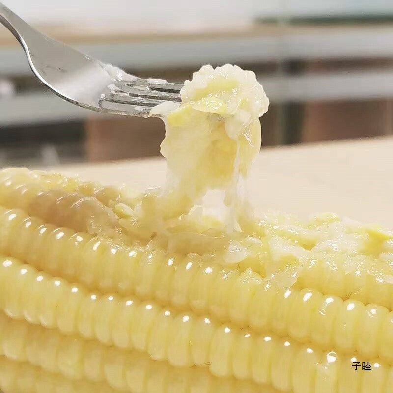 White sweet glutinous corn, fresh sticky corn cob, corn cob, low-fat fast food Secondary image