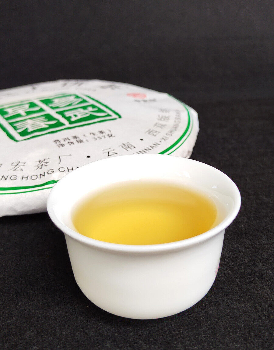 HelloYoung Pu-erh Raw Tea Cake Yunnan Pu-erh Tea 357g 云南七子茶饼 易武早春