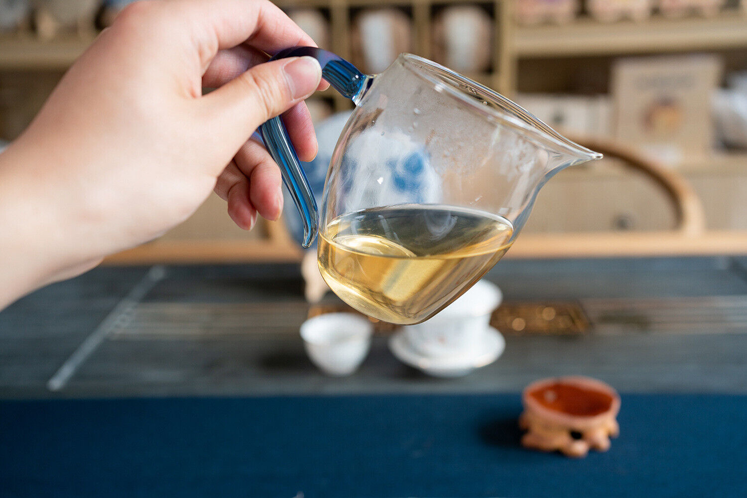 HelloYoung 357g DaXueshan Pu'er Raw Tea Yunnan First Spring Ancient Seven Seed Cake Tea
