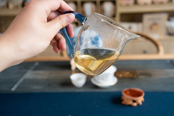 HelloYoung 357g DaXueshan Pu'er Raw Tea Yunnan First Spring Ancient Seven Seed Cake Tea