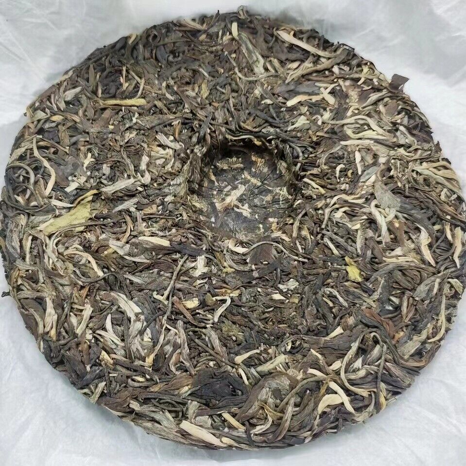 HelloYoung Yunnan Tea Yiwu High Pole Pu'er Tea Raw Tea 357g Cake Tea Secondary image
