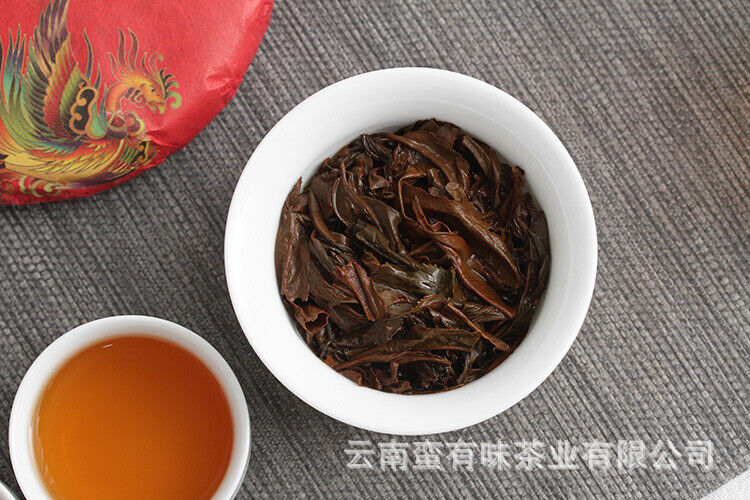HelloYoung 200g cake tea Yunnan Dian Hong tea Fengqing black tea Ancient tree sun red