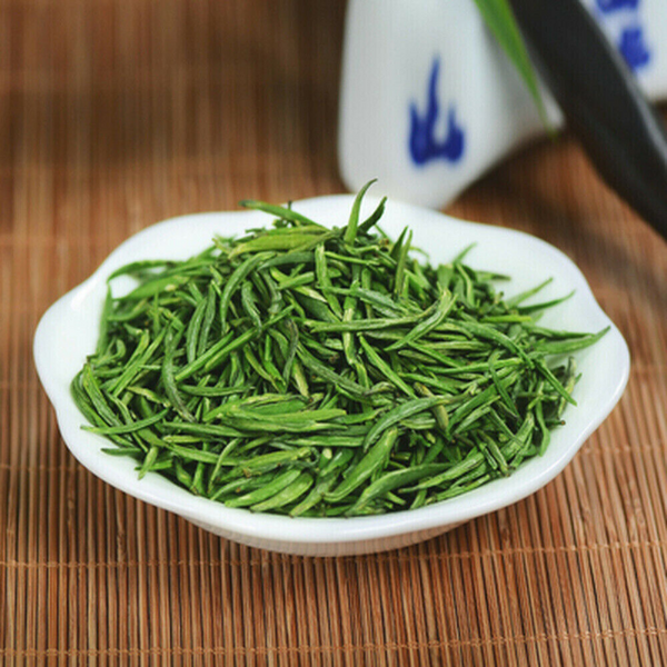 HelloYoung Jin Tan Que She Hand Picked Sparrow Tongue gift box New 50g China Green Tea