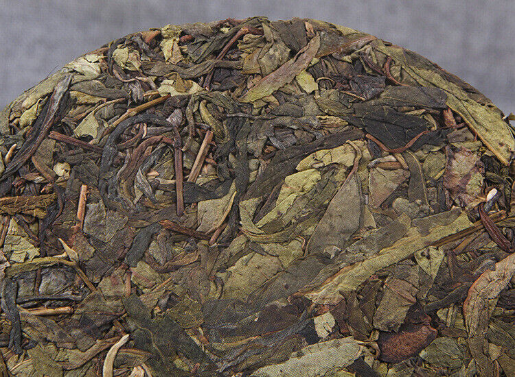 HelloYoung 357g Yunnan Pu'er Raw Tea Seven Seed Cake Tea Leaves Lincang Iceland Gold Leaf