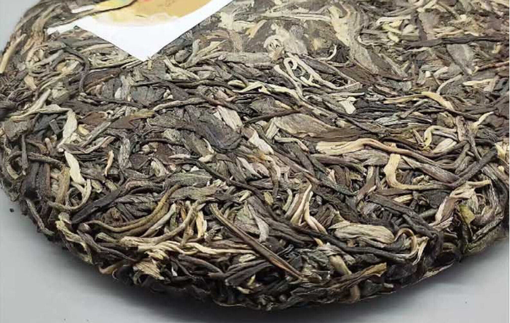 HelloYoung Yunnan Tea Nannoushan Head Spring Ancient Tree Pu'er Raw Tea 357g Cake Tea