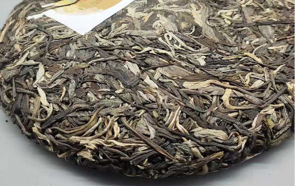 HelloYoung Yunnan Tea Nannoushan Head Spring Ancient Tree Pu'er Raw Tea 357g Cake Tea