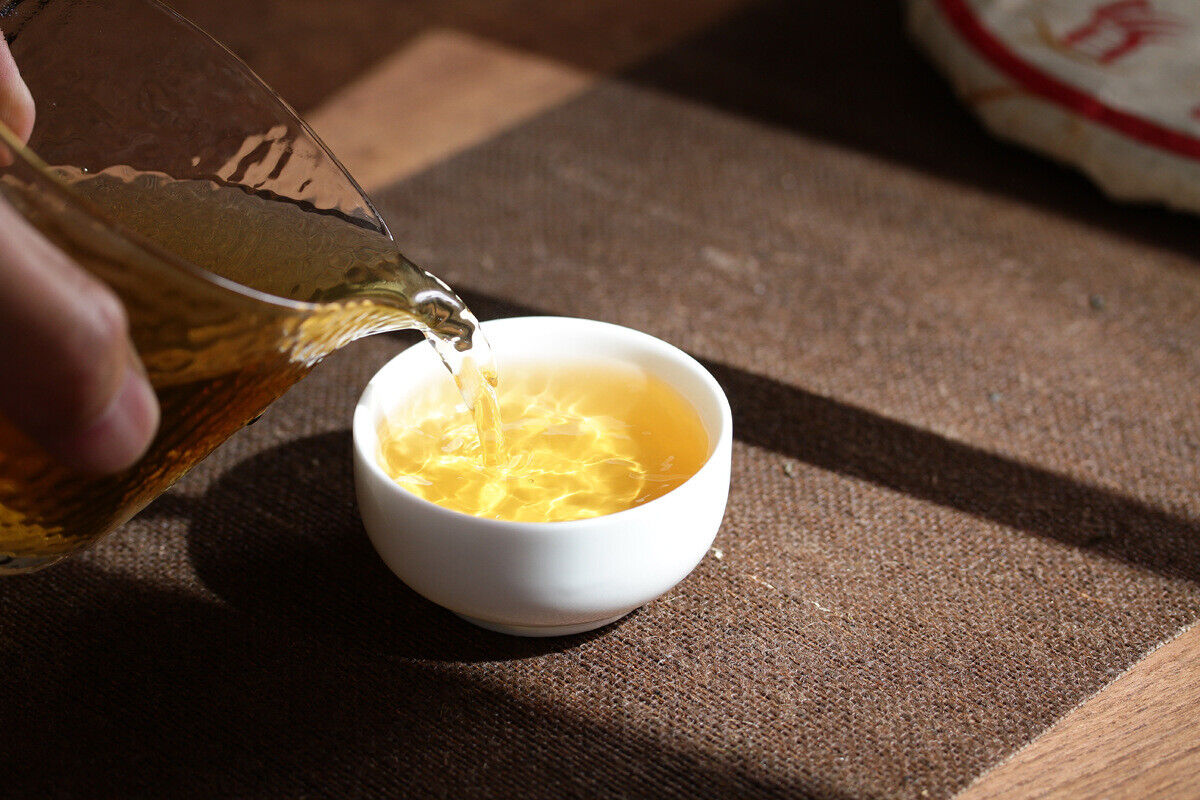 HelloYoung 357g Yunnan Pu'er Tea Bulang Mountain Raw Cake Big Old Tree Seven Seeds Cake