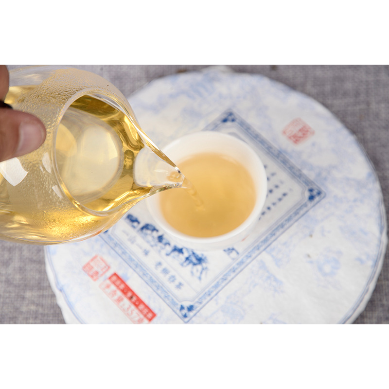 HelloYoung Tea Yunnan Tea Old Banzhang Cake Pu'er Tea Tea Health Care 357g Gift