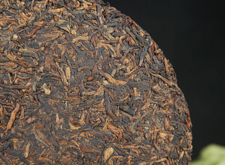 HelloYoung 357g Yunnan Pu'er Ripe Tea Cake 云南普洱熟茶西双版纳茶区年春茶357g御贡金饼 普洱熟茶