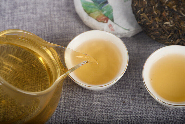 HelloYoung Pu-erh Tea Raw Tea Cake Raw Tea 100g Lao Ban Zhang Raw Tea Cake Yunnan Tea