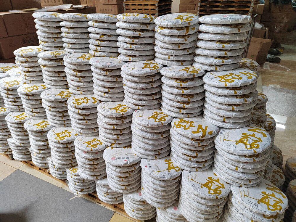 HelloYoung Scraping Walled Pu'er Tea Cake Yiwu Ancient Tree Raw Tea First Spring Yunnan Tea