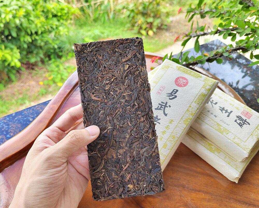 HelloYoung 200g YunNan Pu'er Old Tea Brick Tea Yiwu Old Raw Tea Aged Pu'er Raw Tea Brick