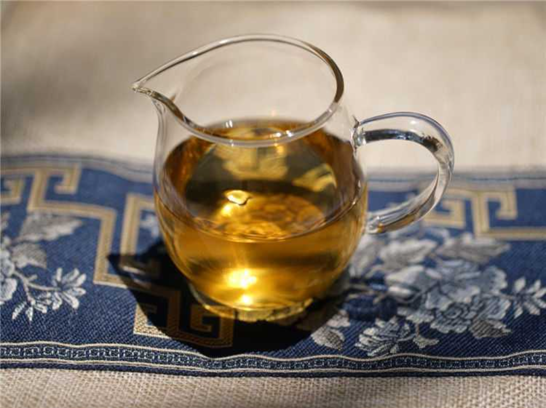 HelloYoung 200g Yunnan Pu'er Tea Raw Tea Yiwu High Pole Ancient Pure Material Raw Tea Cake