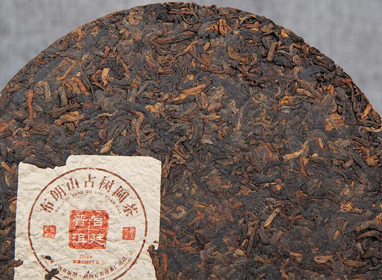 Menghai Pu'er Brown Mountain Palace Pu'er 357g Cooked Old Tree Tea Cake
