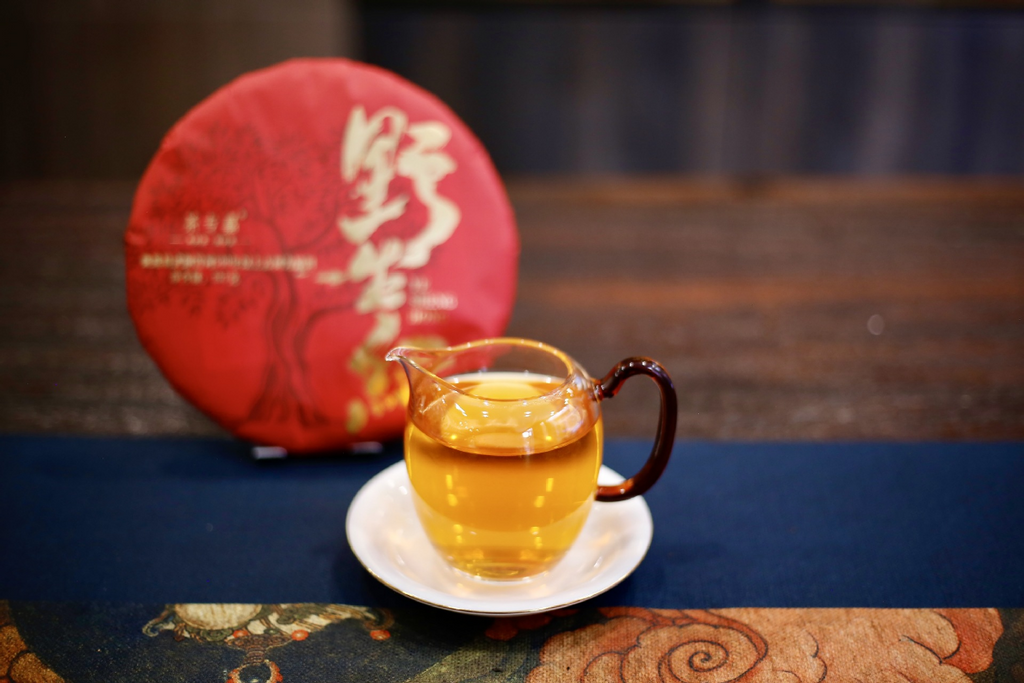 HelloYoung 357G Yunnan Dian Hong Fengqing black tea wild ancient tree black tea cake tea