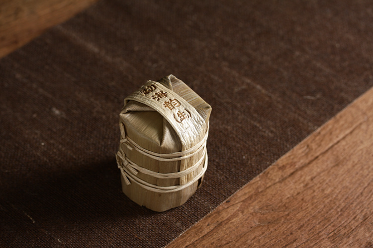 HelloYoung 672g Linglong Seven Cakes Raw Tea Yunnan Pu'er Tea Menghai 8g Mini Small Cakes