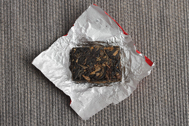 HelloYoung 500g Yunnan Fengqing Kung Fu Black Tea Dian Hong Xiao Tuocha Golden Square Brick