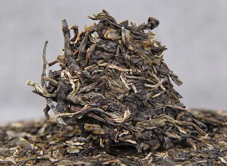 Old Puer Bulang Old Tree Yunnan Unfermented Pu'er Tea 357g Raw Puer Cake