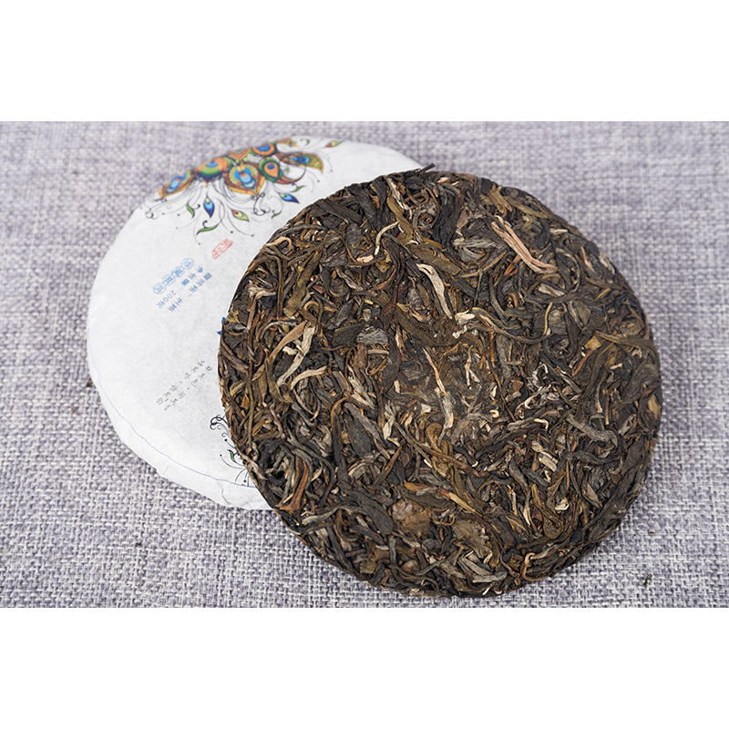 Ji Lu Shan  Ancient Tree Tea 200g Early Spring Tea Cake Yiwu Tea