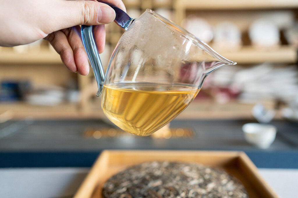 HelloYoung 357g Yiwu Zhengshan Pu'er Raw Tea Cake Yunnan Ancient Pu'er Seven Seed Cake Tea