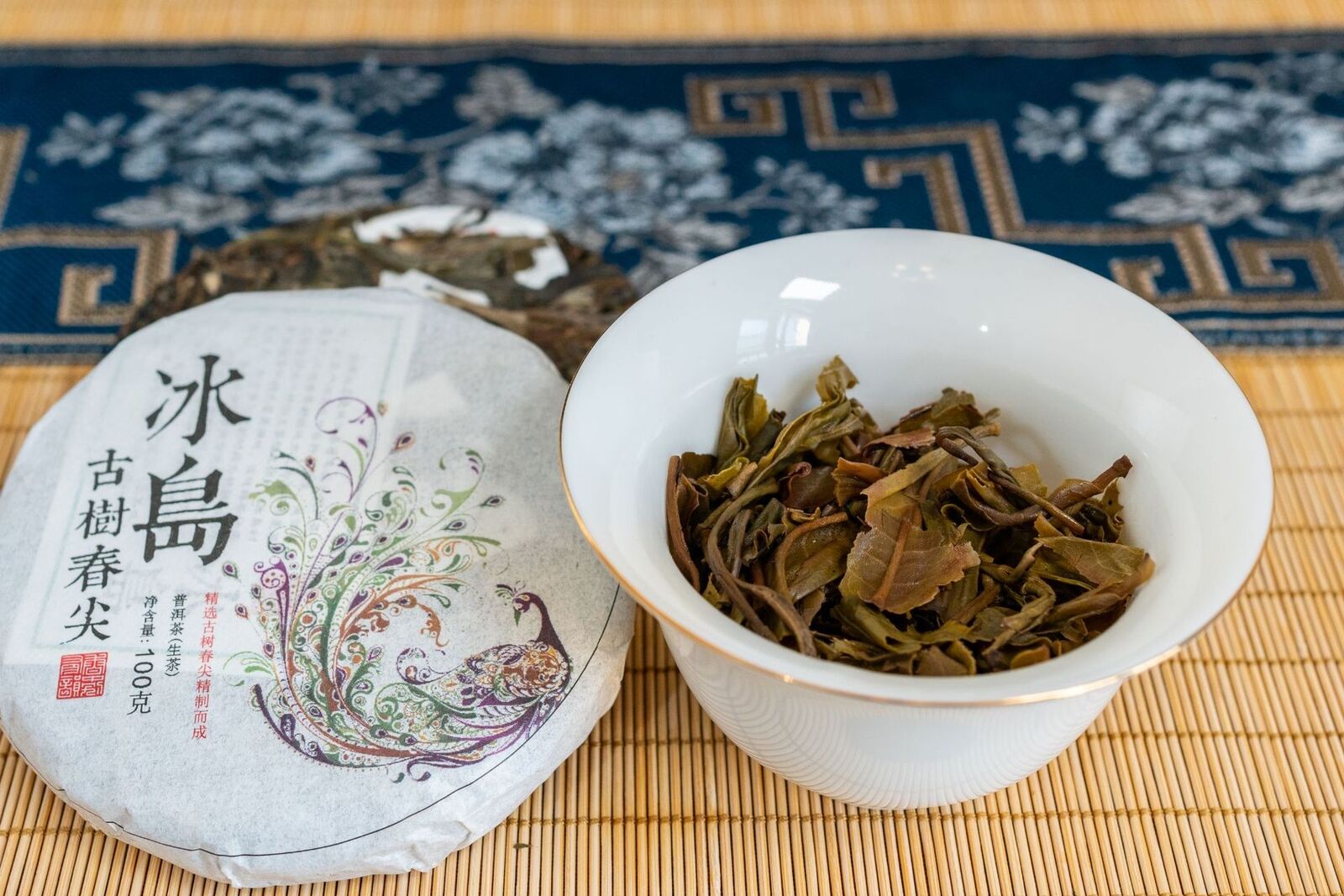 HelloYoung 100g Pu'er Raw Tea Iceland Yunnan Ancient Tea Spring Tea Cake Orchid Fragrance