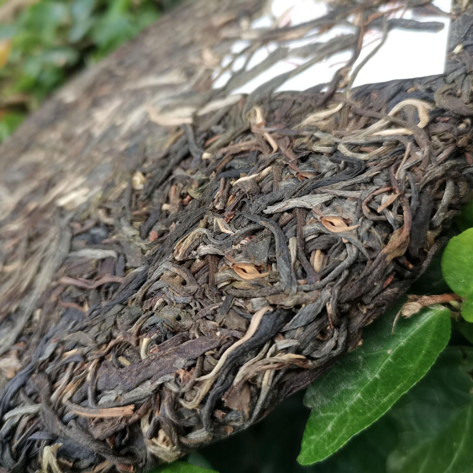 Additive-Free Luzhou-flavored Laobanzhang ecological tea 357g Pu'er raw tea cake Secondary image