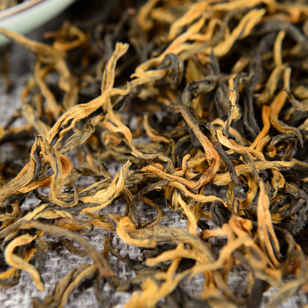 HelloYoung 500g Yunnan Fengqing Dian Hong Tea One Leaf Curved Strips Kung Fu Black Tea