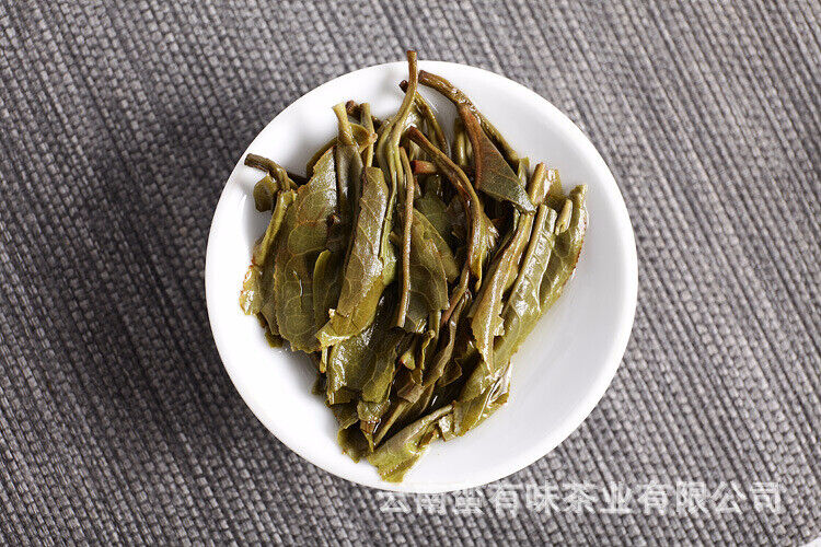 HelloYoung 357g Yunnan Pu'er Tea Da Xueshan Early Spring Ancient Raw Tea Seven Seed Cake