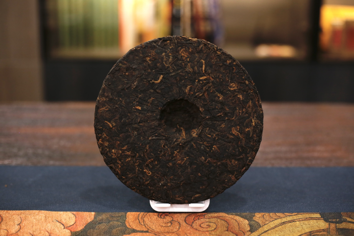 HelloYoung 357g Yunnan Pu'er Ripe Tea Menghai LaoBanzhang Tea Seven Seed Pu'er Tea Cake