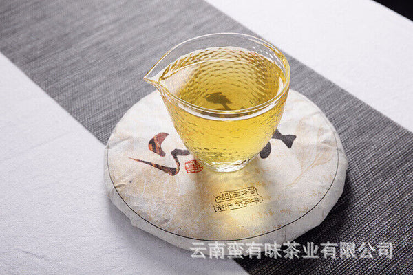HelloYoung 357g Yunnan Pu'er Tea Da Xueshan Early Spring Ancient Raw Tea Seven Seed Cake