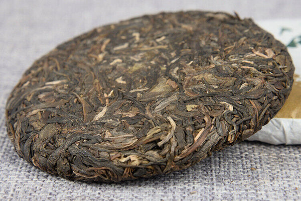 HelloYoung Yunnan Pu'er Tea Early Spring Raw Tea 100g Cake Tea Icelandic Raw Cake Tea