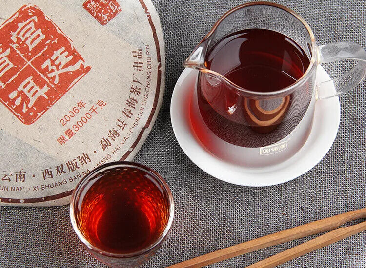 Menghai Pu'er Brown Mountain Palace Pu'er Cooked Old Tree Tea Cake 357g