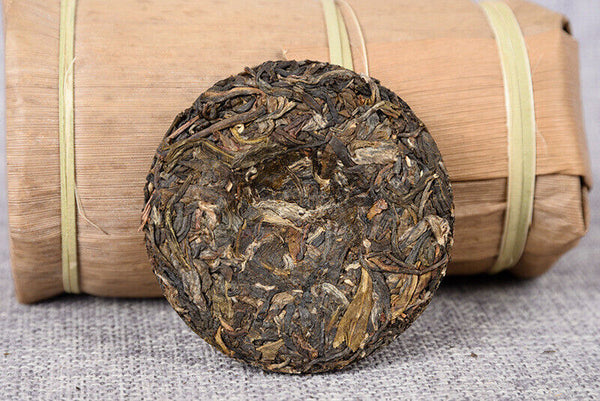 HelloYoung Yunnan Pu'er Tea Leaves Yiwu Tea Cake Raw Pu'er Tea Cake 50g