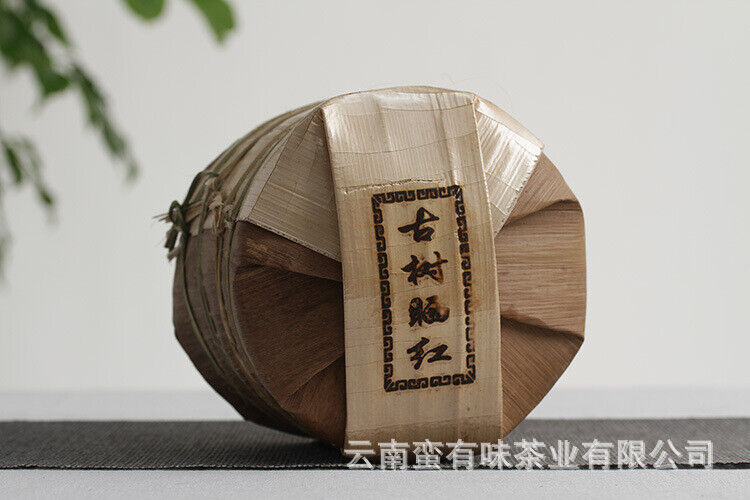 HelloYoung 200g cake tea Yunnan Dian Hong tea Fengqing black tea Ancient tree sun red