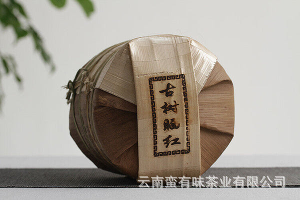 HelloYoung 200g cake tea Yunnan Dian Hong tea Fengqing black tea Ancient tree sun red