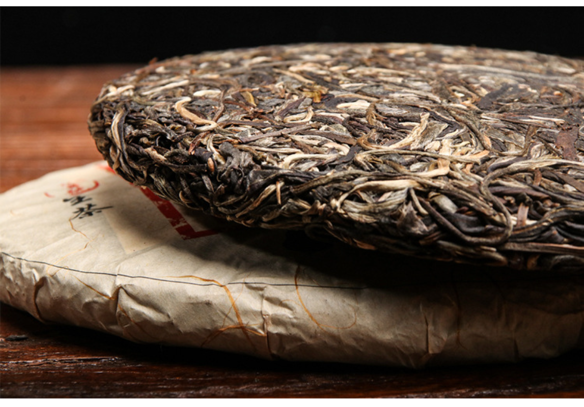 HelloYoung 357g Yunnan Pu'er Tea Raw Tea Da Xueshan Lincang Ancient Tree Arborvitae
