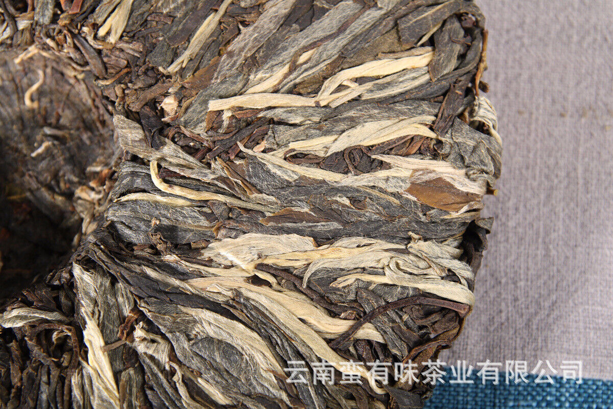 HelloYoung 357g Yunnan Pu'er tea leaves Menghai Da Shu tea Putzi tea cake Pu'er raw tea